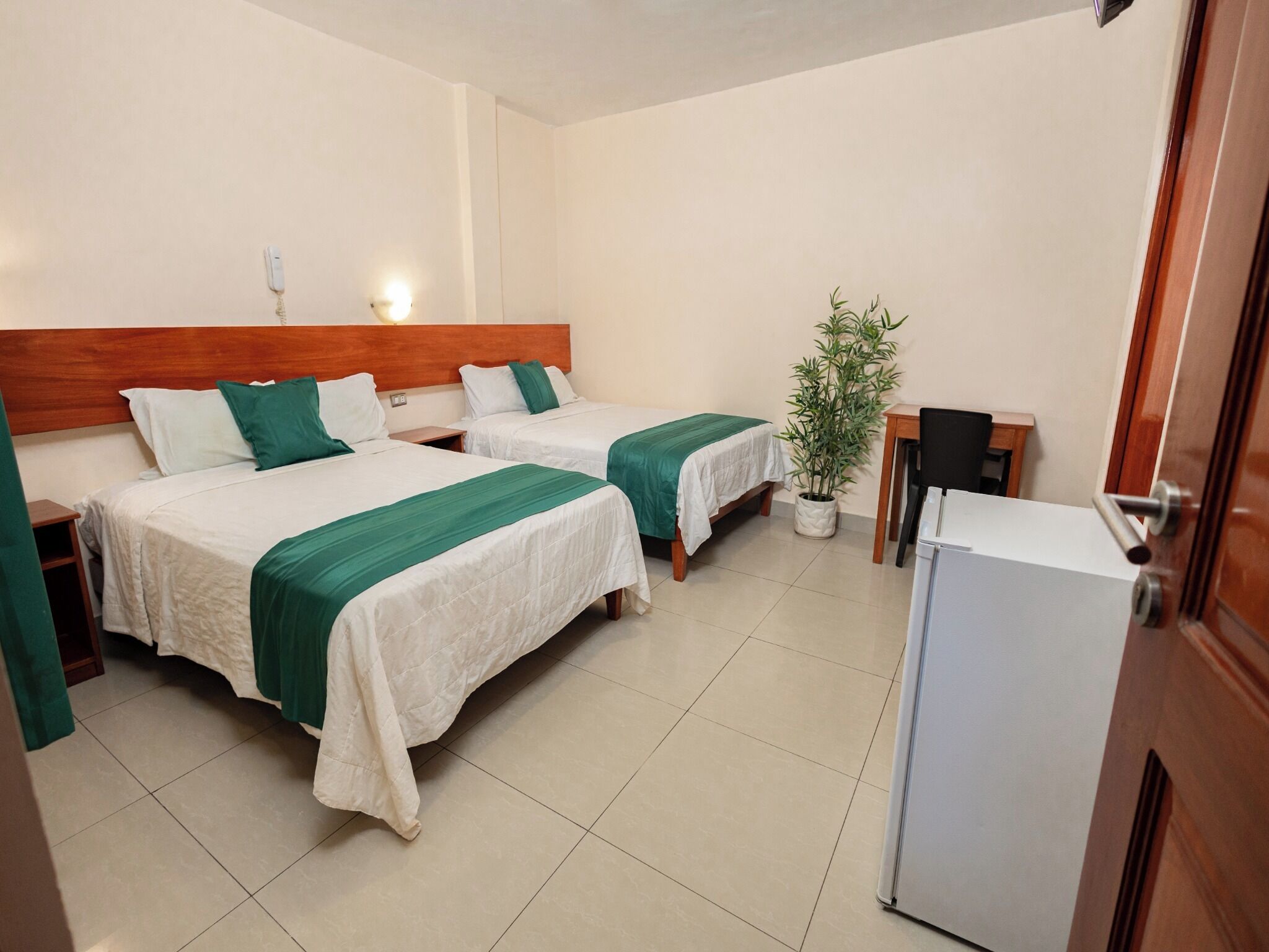 Bureau, Wi-Fi gratuit, draps fournis