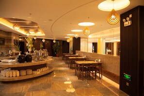 Desayuno (con cargo)