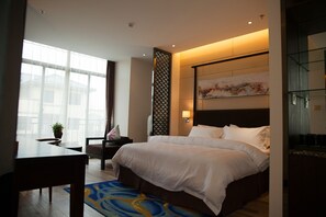 Kamar Double (Very Sassy) | Ruang keluarga | TV