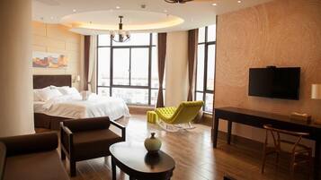 In-room safe, WiFi (free)