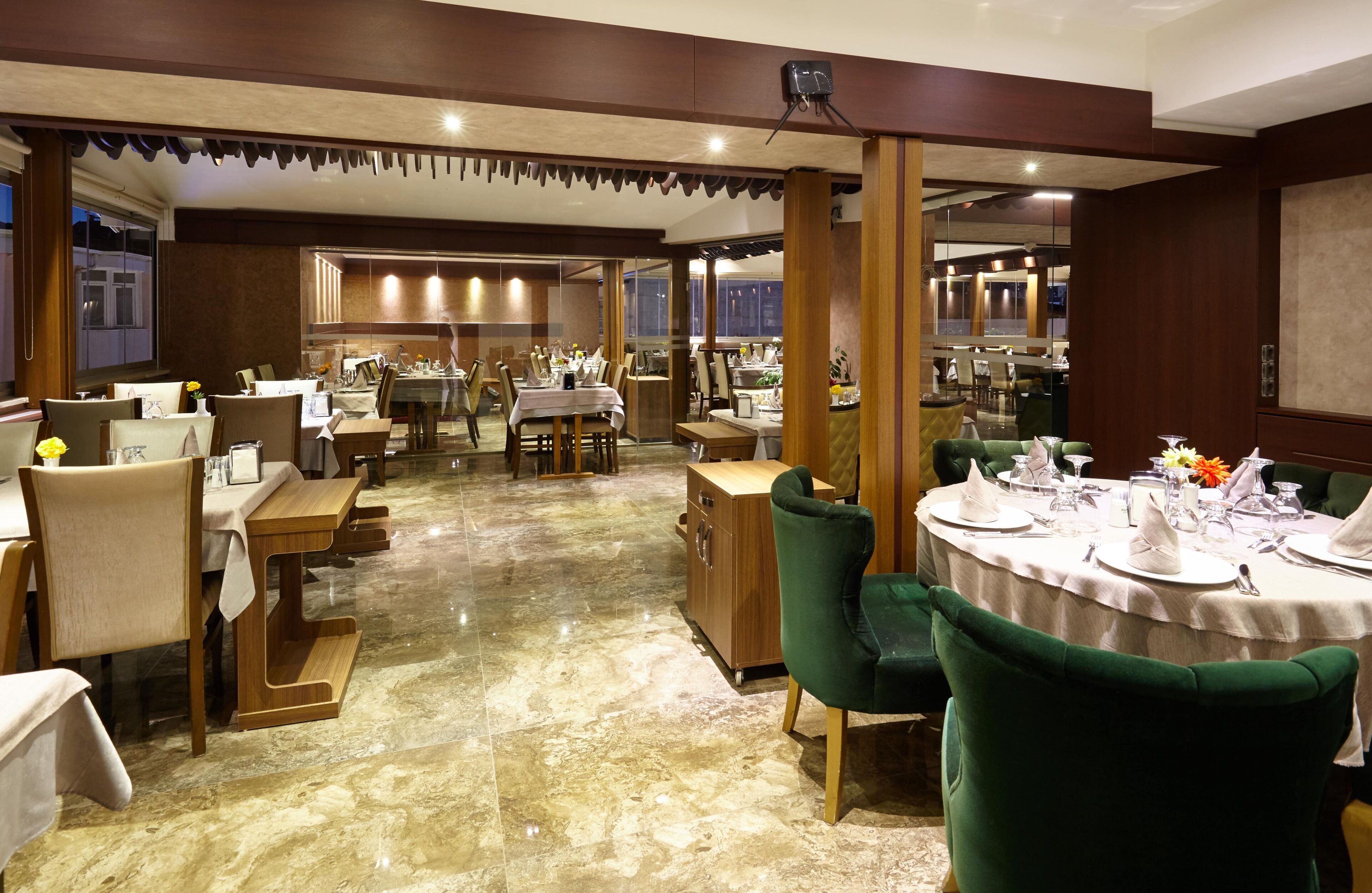 2 restaurants, lunch, dinner served; turkish cuisine