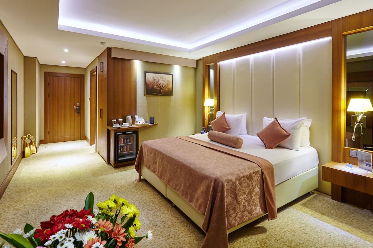 superior room | 1 bedroom, minibar, in-room safe, desk