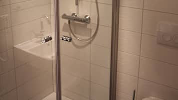 Shower, free toiletries, towels