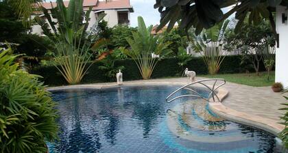 VIP Chain Resort Pool Villa