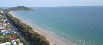 VIP Chain Resort Pool Villa