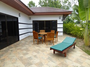 2 Bedroom Tropicana Garden | Terrasse/Patio