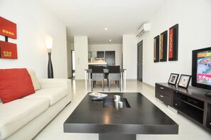 Habitación Elite | Sala de estar | Televisión de plasma de 40 pulgadas con canales por cable y televisión 