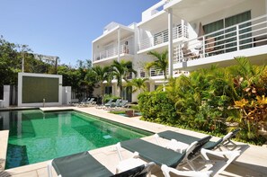 Alberca al aire libre 