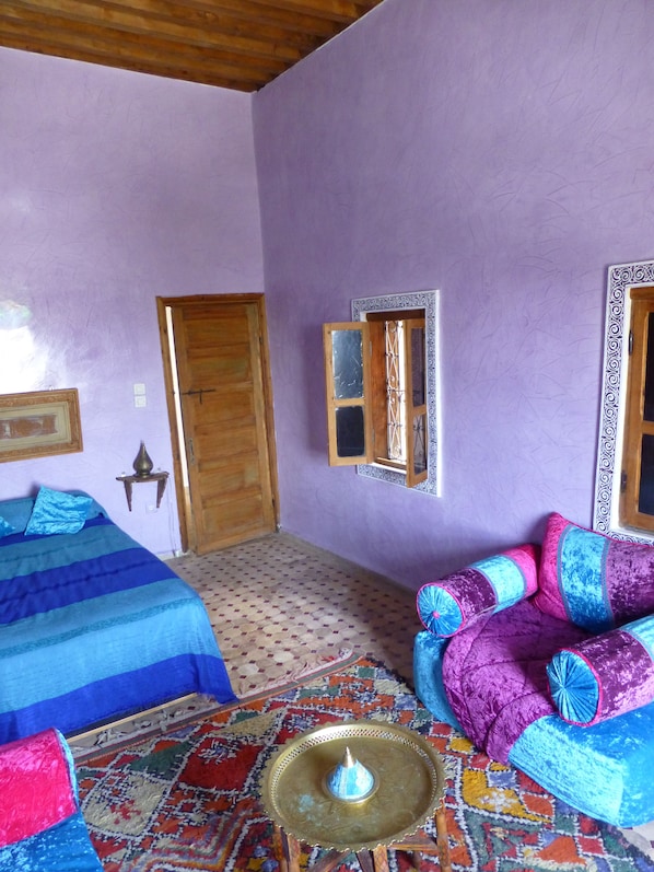 Chambre Quadruple, vue colline | Décoration personnalisée, rideaux occultants, Wi-Fi gratuit