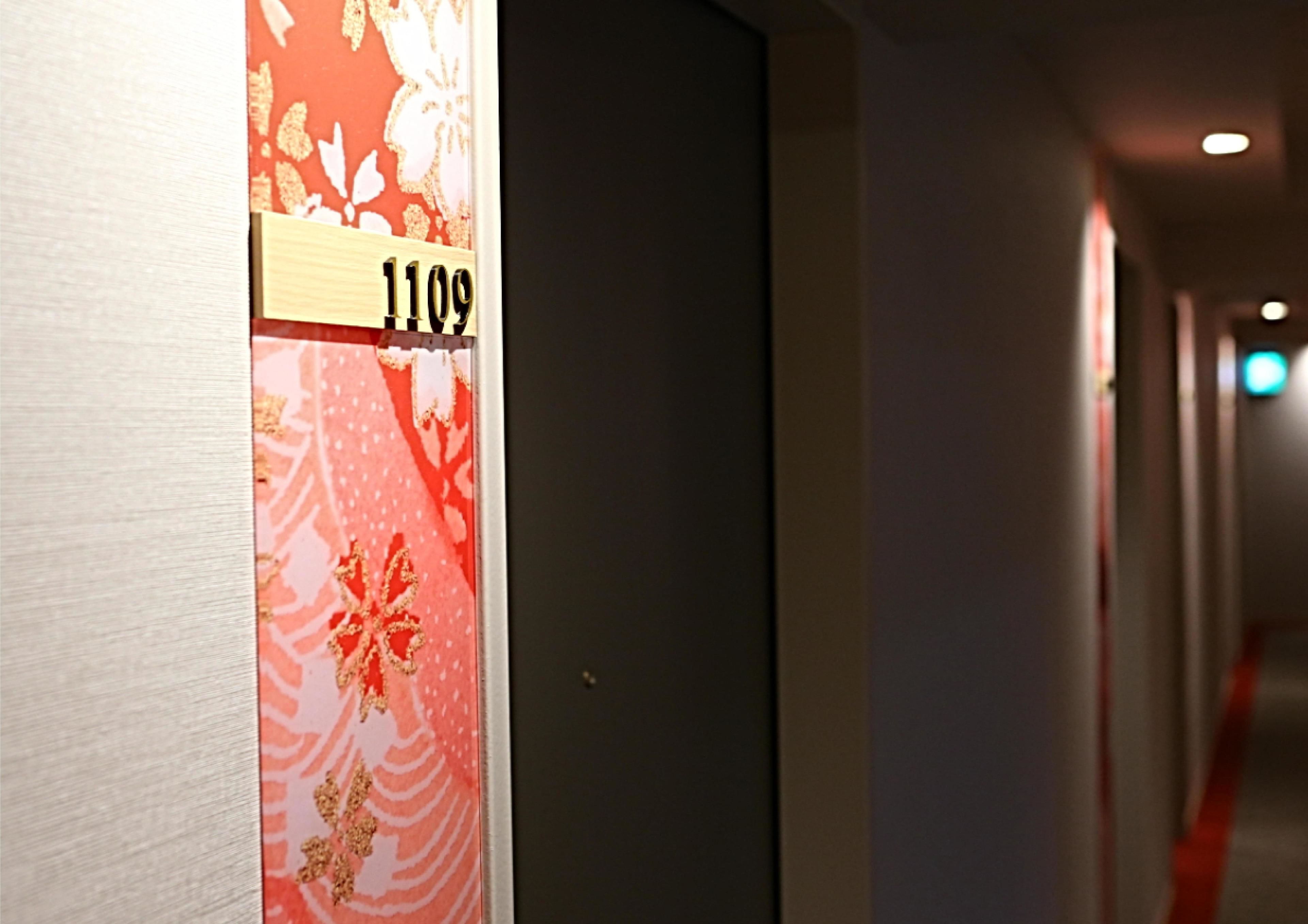 A hotel hallway with a door labeled "1109".