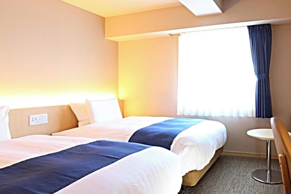 Kamar Twin, Bebas Asap Rokok | 1 kamar tidur, brankas, meja kerja, dan tirai kedap cahaya