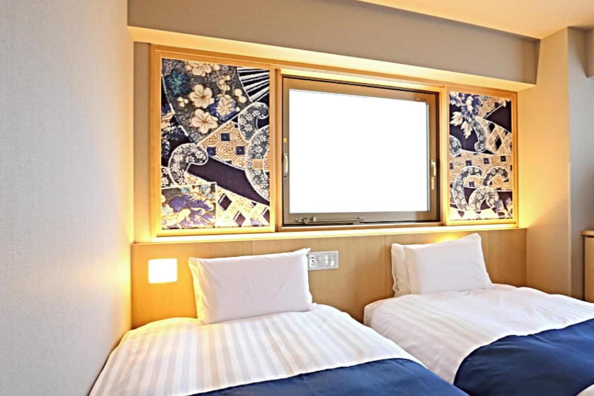 Kamar Twin, Bebas Asap Rokok (with Tatami Area) | 1 kamar tidur, brankas, meja kerja, dan tirai kedap cahaya