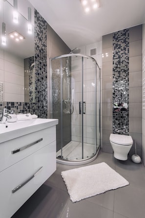 Appartement Design, 1 chambre, coin cuisine | Salle de bain | Douche, articles de toilette gratuits, sĂšche-cheveux