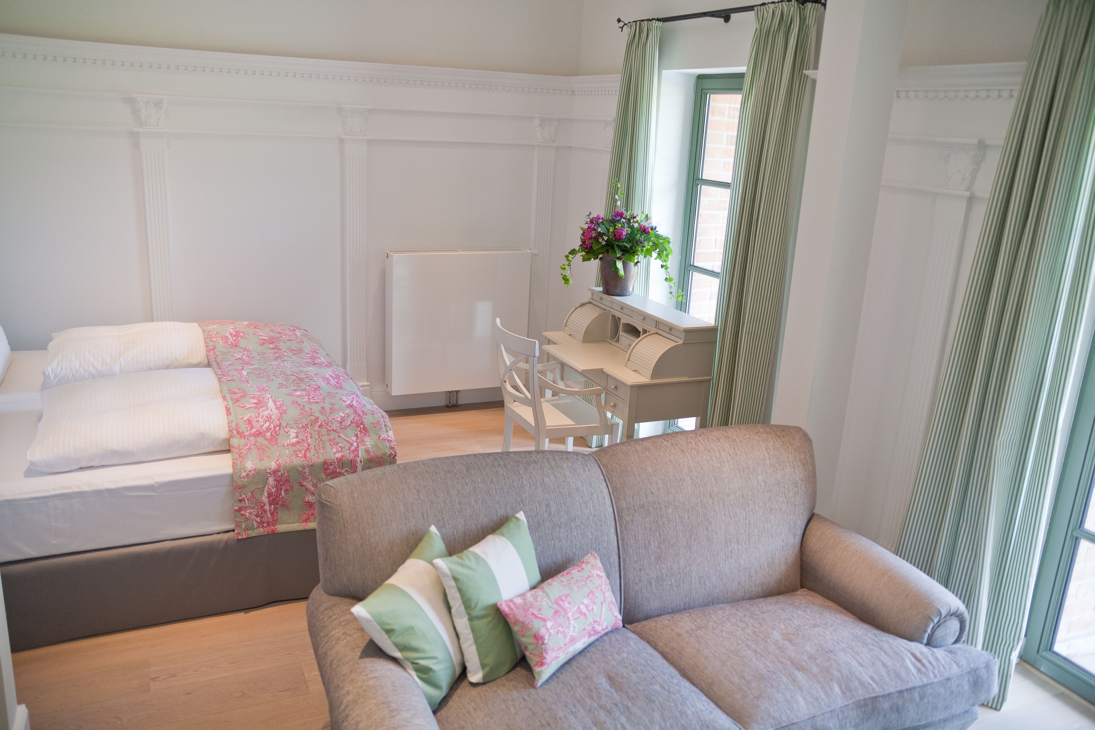 1 bedroom, individually decorated, individually furnished, desk