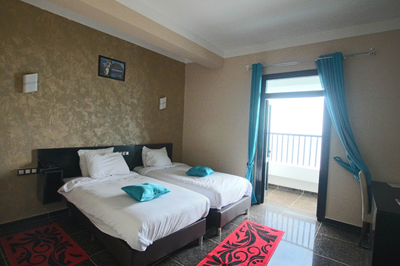 Kamar Double atau Twin | Seprai premium, brankas, meja kerja, dan tempat tidur bayi gratis