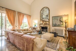 Fireplace - La Gaura Guest House (Rome)