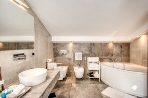 Luxury Studio Suite | Bilik Mandi | Tab mandi, kelengkapan dandanan diri percuma, pengering rambut 