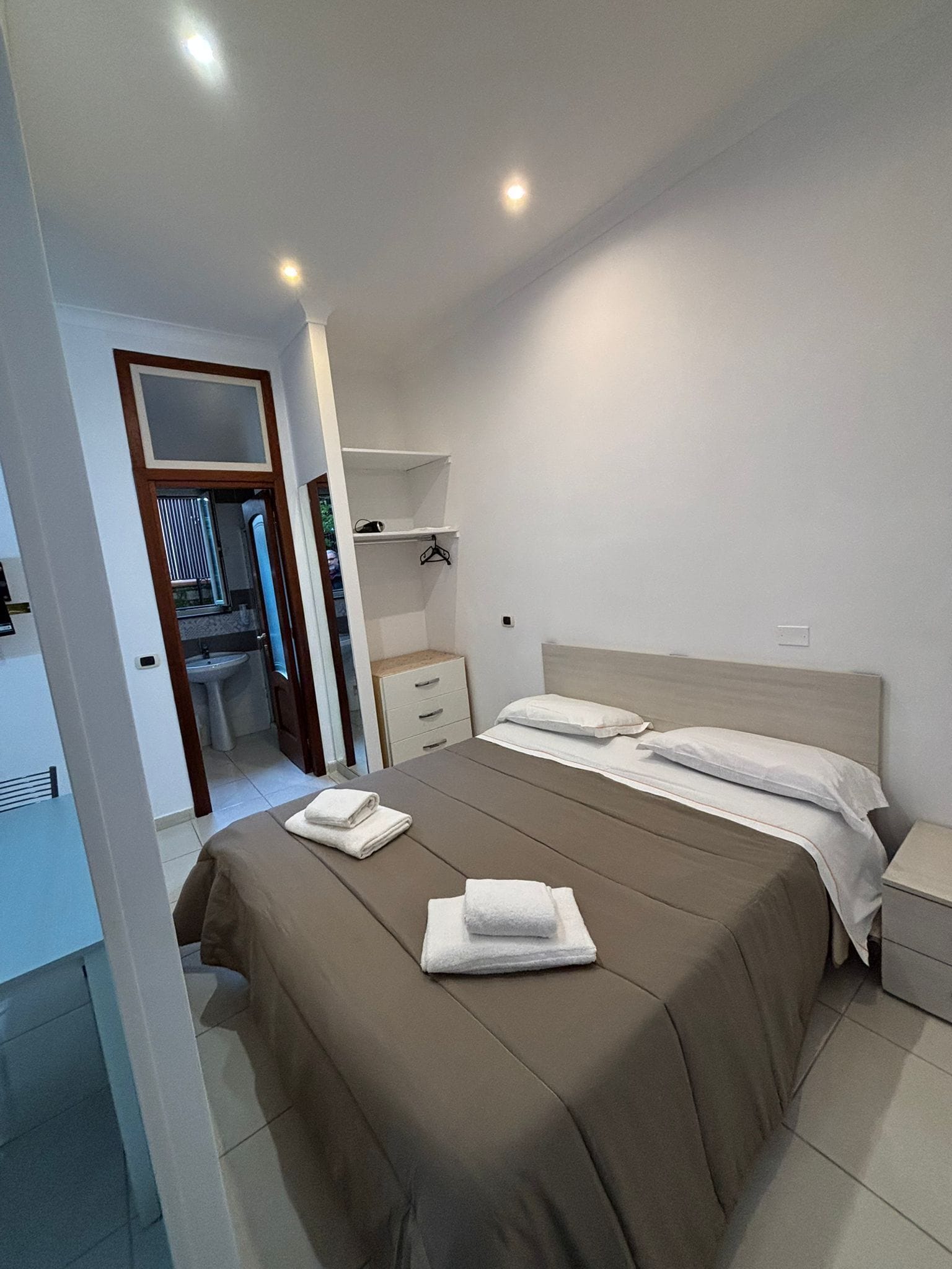 Standard-Studio, zum Innenhof hin | Hochwertige Bettwaren, Schreibtisch, Verdunkelungsvorhänge