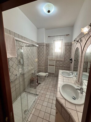 Deluxe Quadruple Room, Jetted Tub | Premium bedding, desk, blackout drapes, iron/ironing board - Home To Fly (Naples)