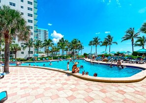 Exterior - The Tides by Miami Te Espera (Hollywood)