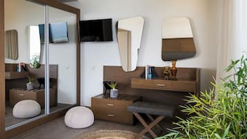 Retreat Suite With Sea View | 1 phòng ngủ, bộ đồ giường cao cấp, chăn bông, minibar