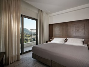 Double Suite & Sharing Terrace with Sea