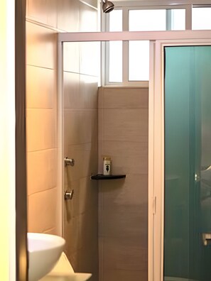 Shower, free toiletries, towels - 2NDHOME Celaya (Celaya)