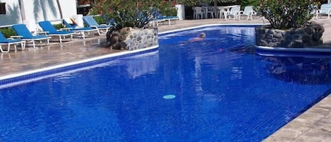 Kolam renang terbuka