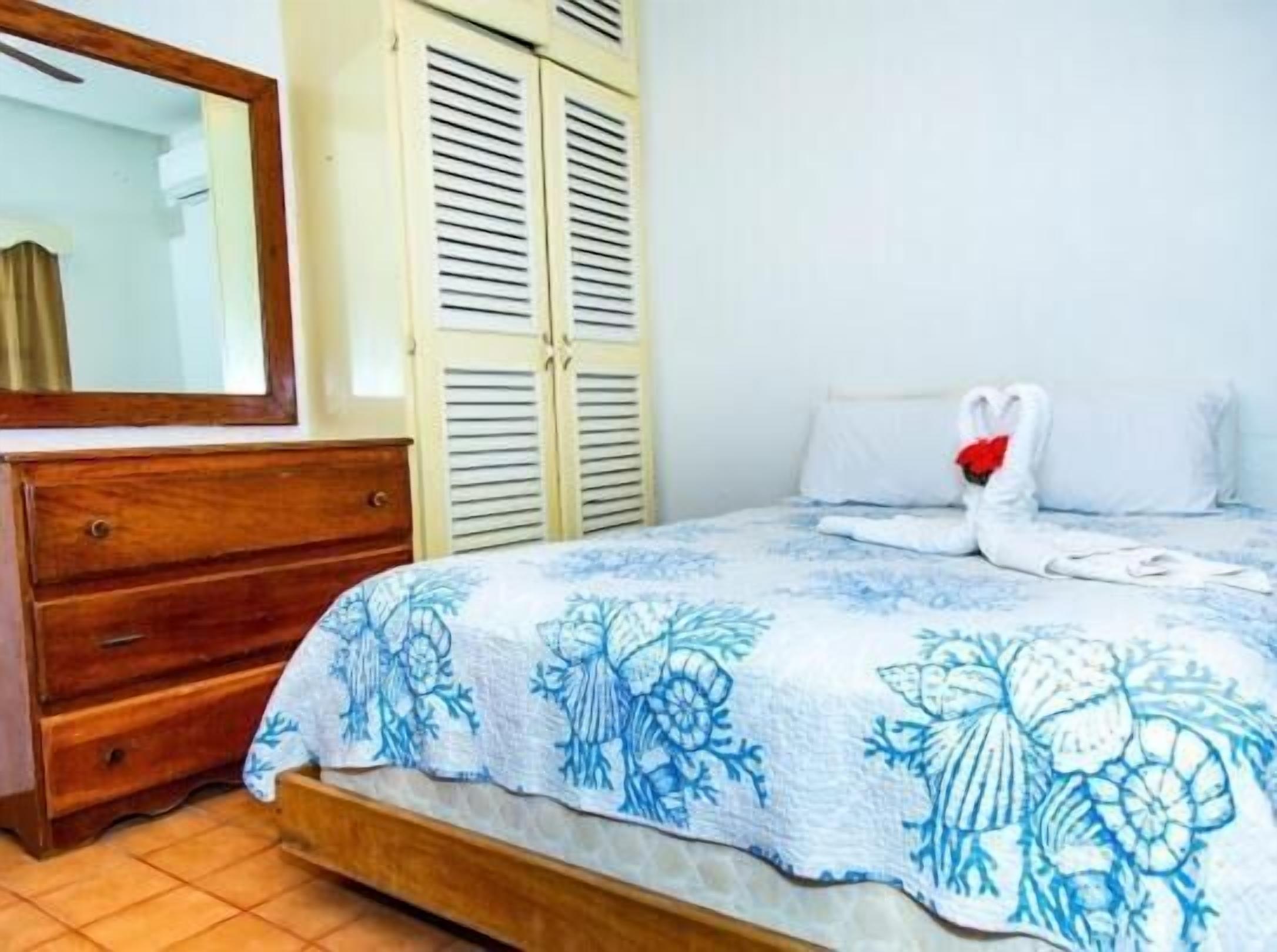 Setrika/meja setrika, tempat tidur bayi, Wi-Fi gratis, dan seprai linen