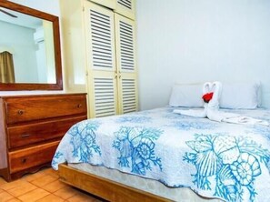 Tabla de planchar con plancha, cuna de viaje y wifi gratis 