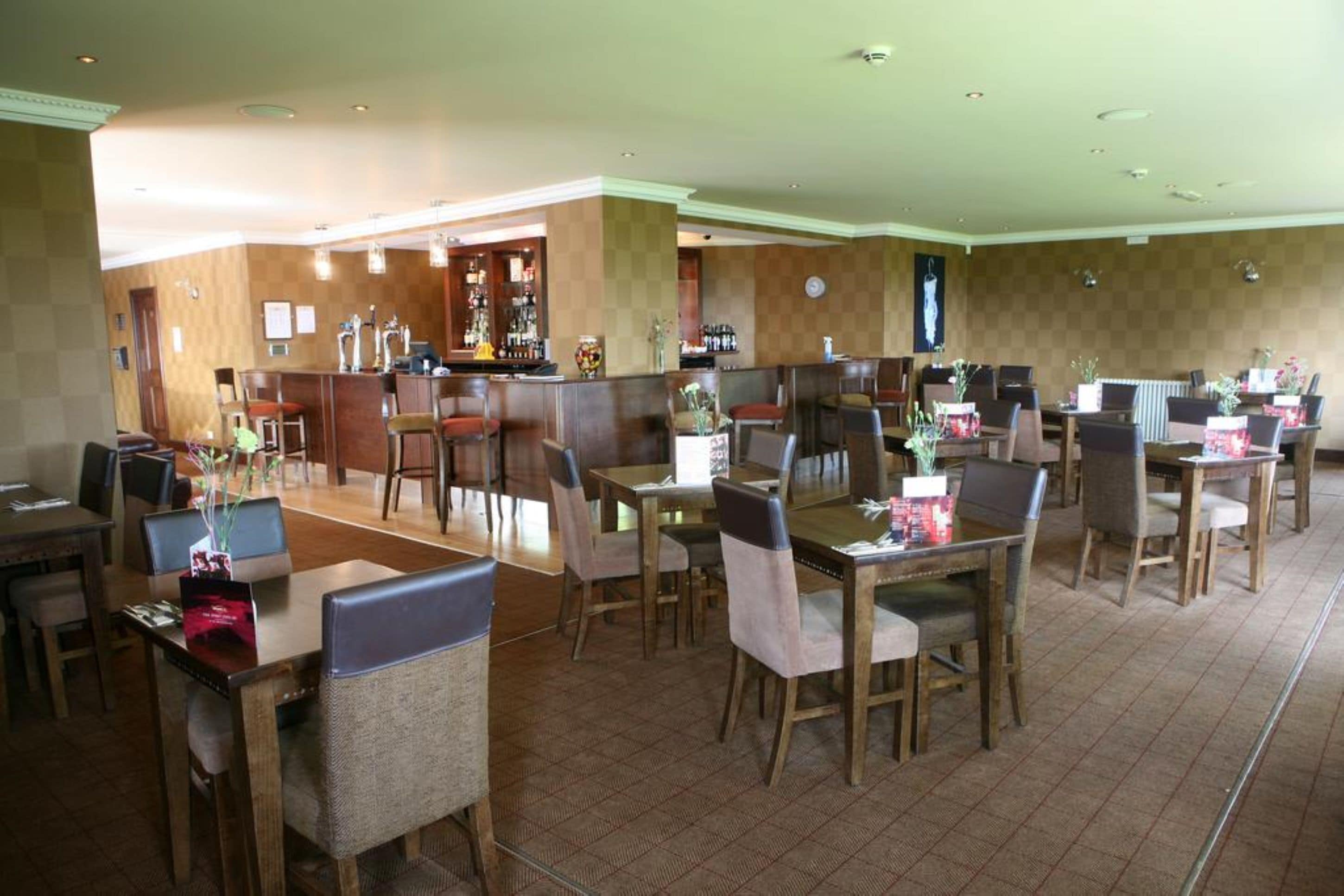 Petit déjeuner complet (17.50 GBP par personne)