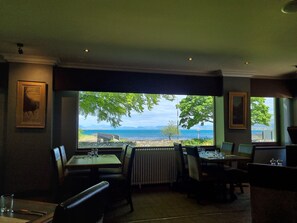 Dinner served - Broadford Hotel (Strath)