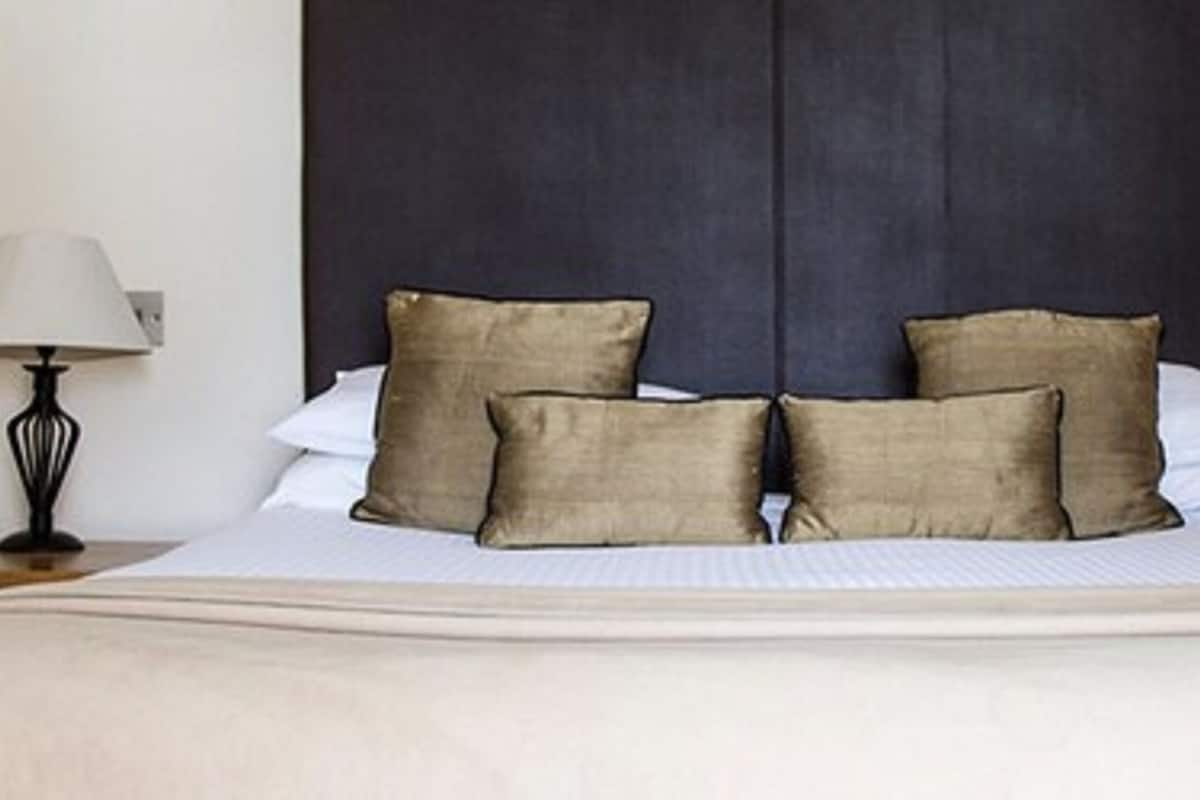 Superior Double Room | Desk, iron/ironing board, free WiFi, bed sheets