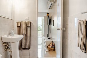 Comfort Studio Suite, 1 Queen Bed with Sofa bed, Pool Access, Garden Area | Bathroom | Shower, free toiletries, hair dryer, towels - Seawind On The Bay Beach Studio OLR (Montego Bay)