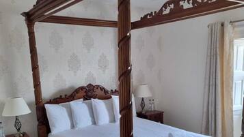Classic Double Room | Desk, iron/ironing board, free WiFi, bed sheets