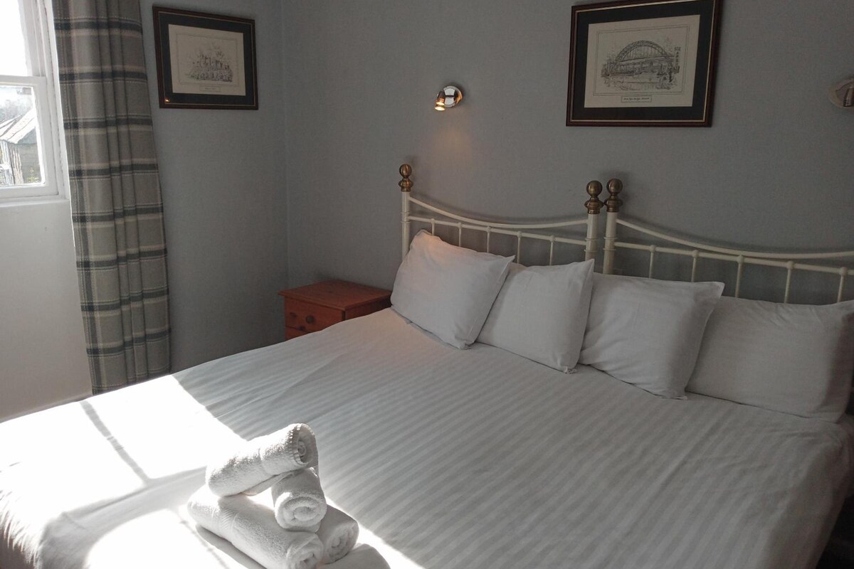 Desk, iron/ironing board, WiFi (free), bed sheets