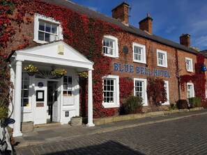 Exterior - Blue Bell Hotel (Belford)
