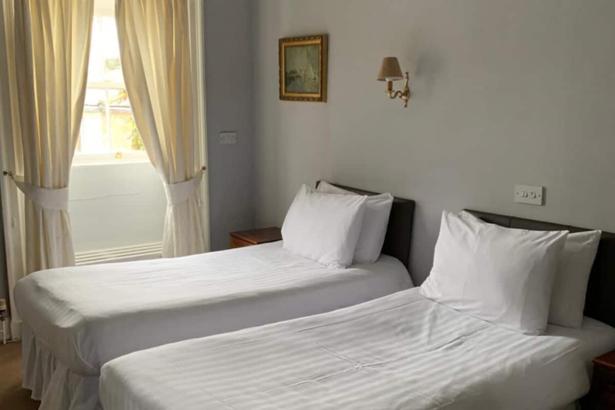 Classic Twin Room
