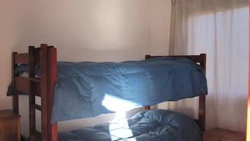 Casa standard, 4 quartos, banheiro privativo | 4 quartos, berço de viagem, roupa de cama