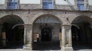 A historic building with three arches and a sign reading "Villa Mayor." - Hotel Villa Mayor (Cusco)
