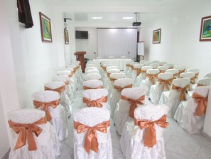 Deluxe Suite | Living area