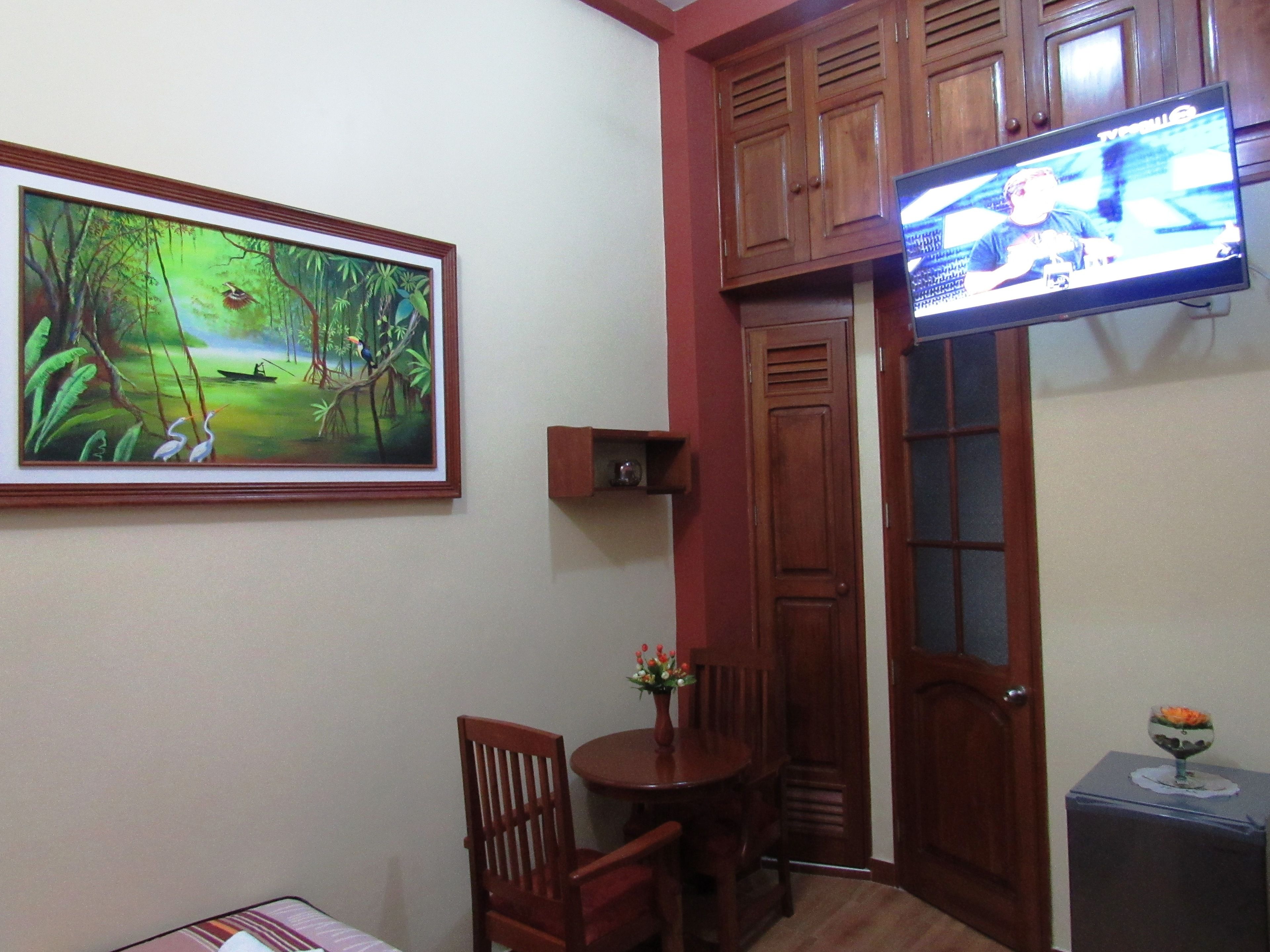 executive room, 1 queen bed | 1 bedroom, minibar, desk, laptop workspace