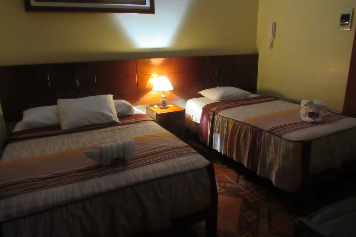 executive room, 1 queen bed | 1 bedroom, minibar, desk, laptop workspace