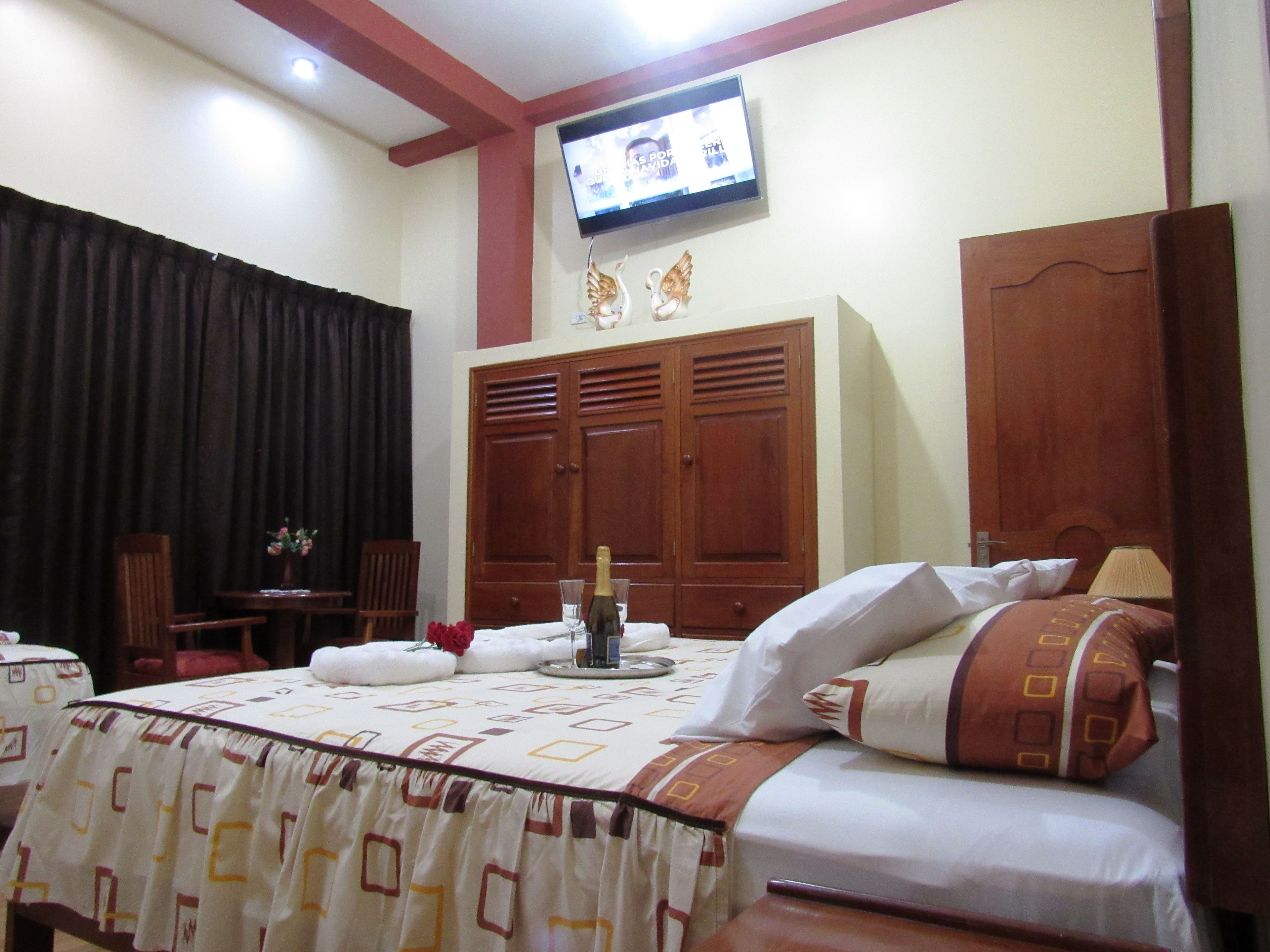 junior suite | 1 bedroom, minibar, desk, laptop workspace