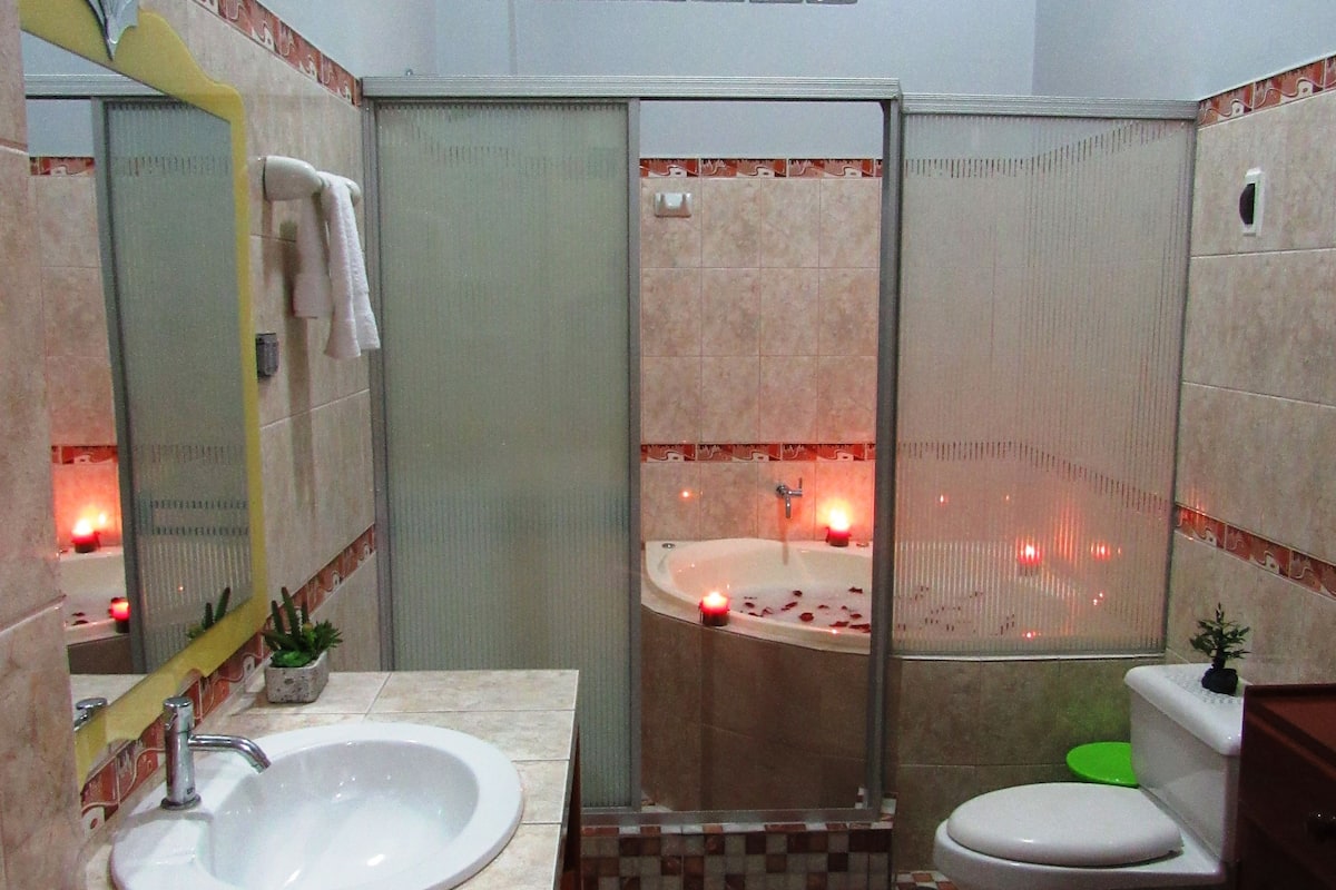 junior suite | bathroom | shower, free toiletries, hair dryer, towels