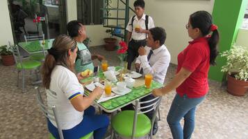 Kontinental frokost hver dag (USD 6 per person)