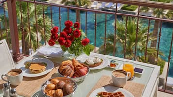 Daily buffet breakfast (TND 95 per person)