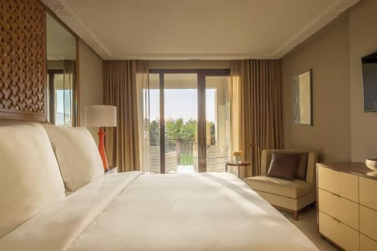Down comforters, minibar, in-room safe, desk
