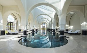 Indoor pool, outdoor pool, sun loungers - Four Seasons Hotel Tunis (La Marsa)