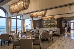 4 restaurants; breakfast, lunch, dinner and brunch served  - Four Seasons Hotel Tunis (La Marsa)
